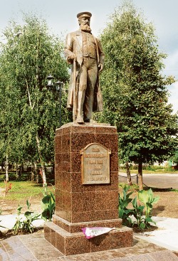Памятник купцу К.Г. Маркову в г. Димитровграде (2003)